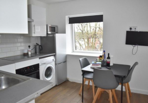 One Bedroom City Centre Apartment, Long Stays Welcome - Chichester Holiday Properties